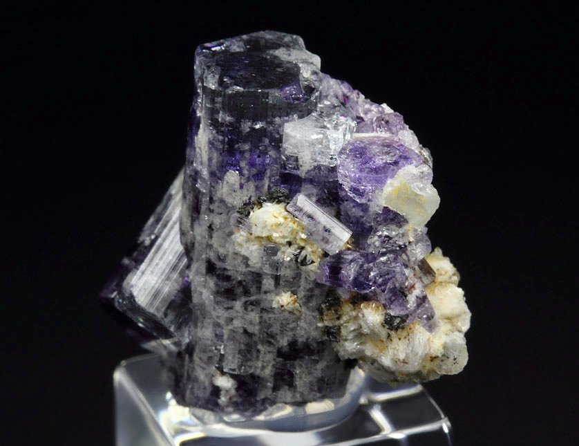 gem FLUORAPATITE, ALBITE