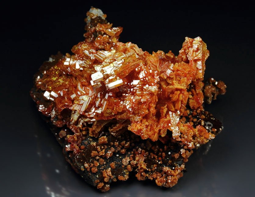 gemmy skeletal VANADINITE