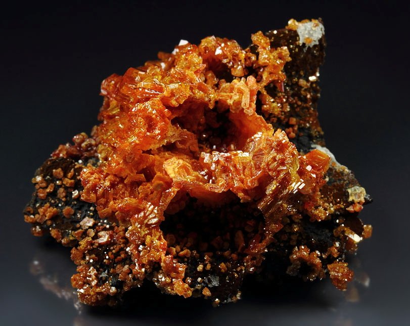 gemmy skeletal VANADINITE