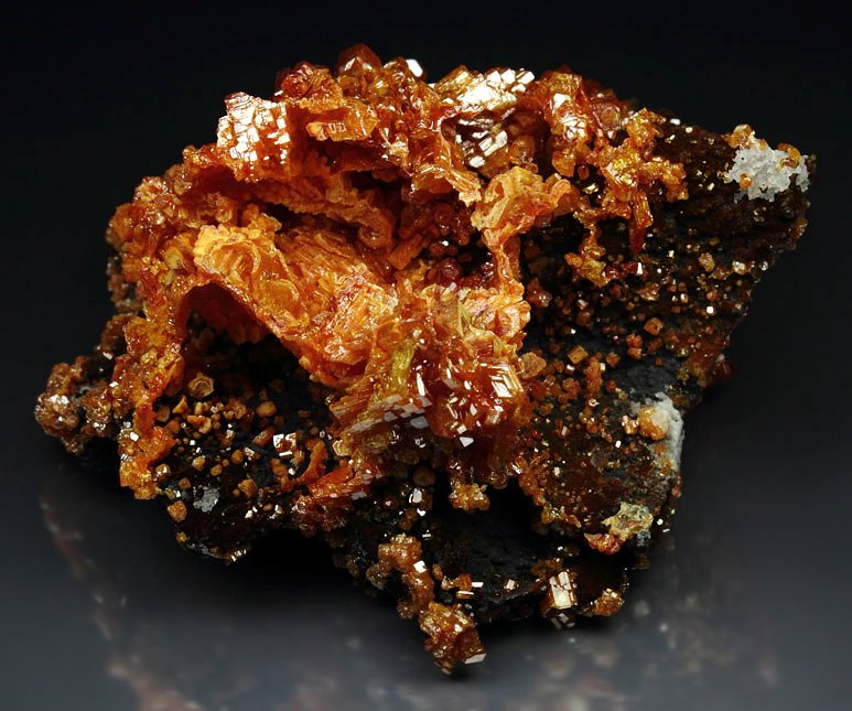 gemmy skeletal VANADINITE