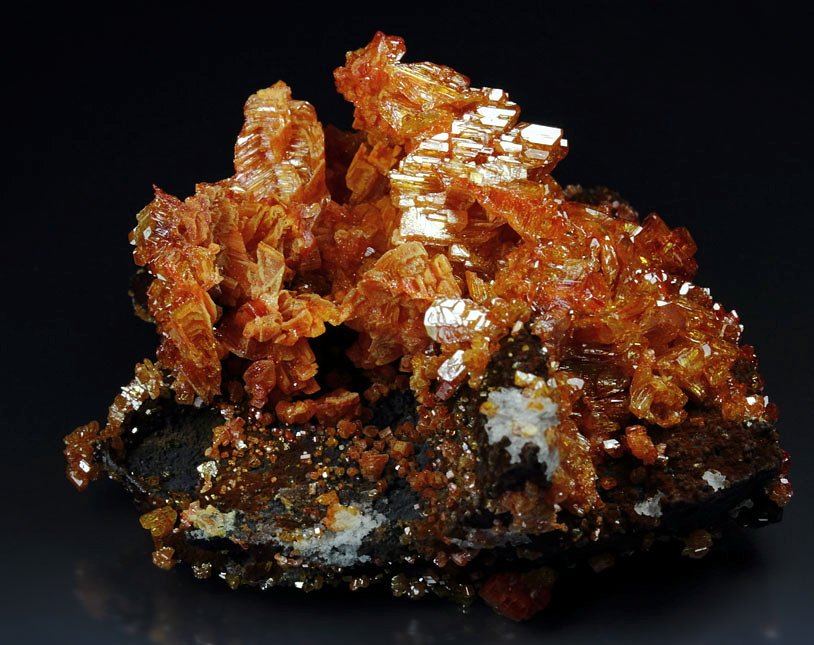 gemmy skeletal VANADINITE