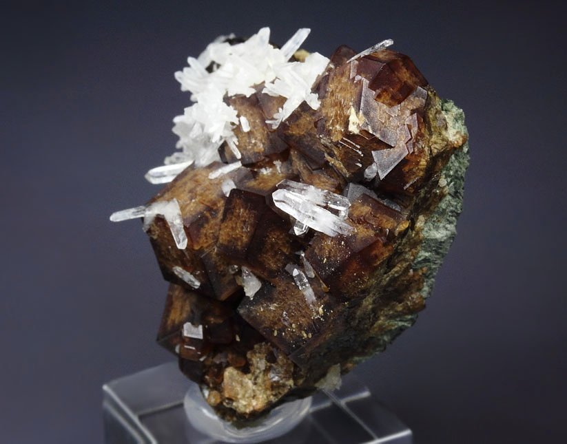 GARNET var. ANDRADITE, HEDENBERGITE, QUARTZ