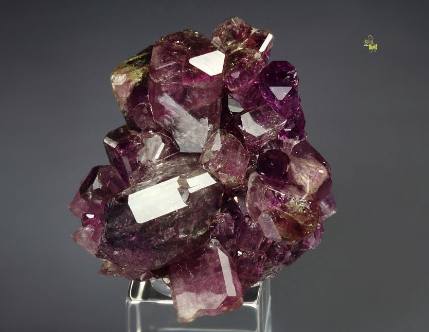 gem VESUVIANITE var. MANGANOAN