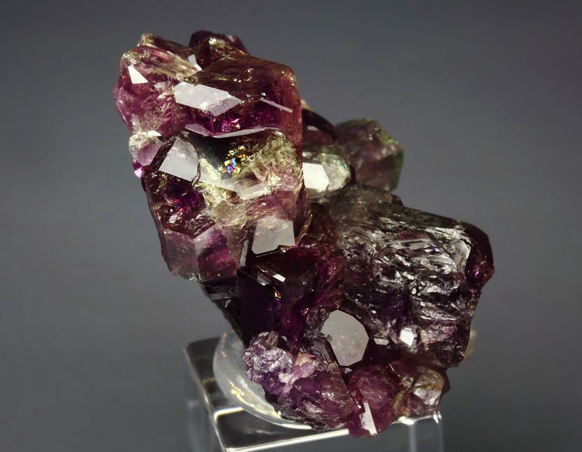 gem VESUVIANITE var. MANGANOAN