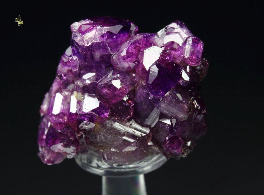 gem VESUVIANITE var. MANGANOAN with FUCHSIA CAPS