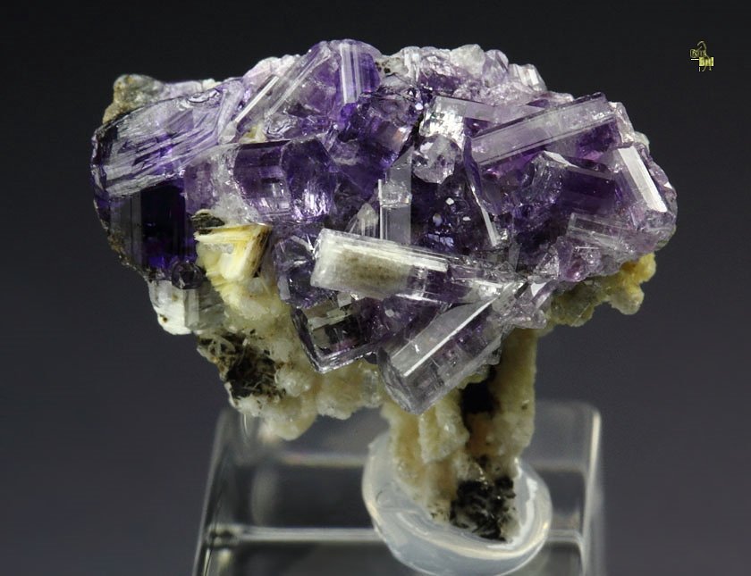 gem FLUORAPATITE, ALBITE