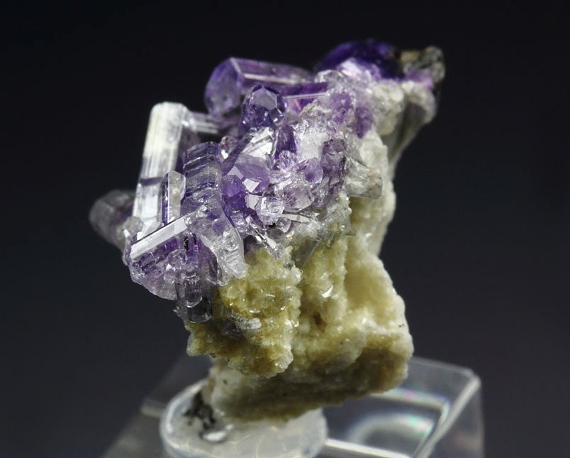 gem FLUORAPATITE, ALBITE