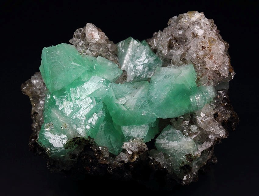 gemmy ADAMITE var. CUPRIAN ADAMITE, CALCITE