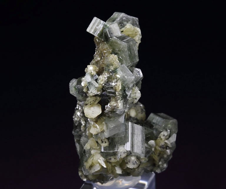 gem FLUORAPATITE, SIDERITE, MUSCOVITE