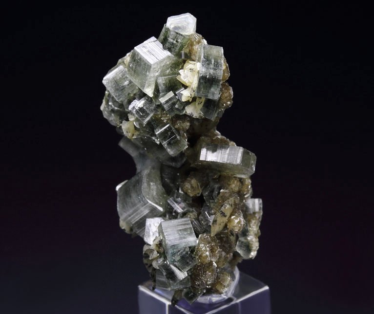 gem FLUORAPATITE, SIDERITE, MUSCOVITE