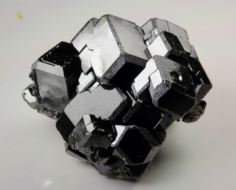 GARNET var. ANDRADITE var. MELANITE