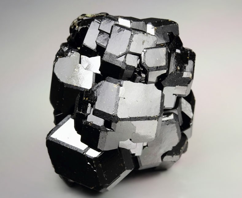 GARNET var. ANDRADITE var. MELANITE