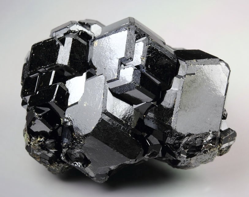 GARNET var. ANDRADITE var. MELANITE