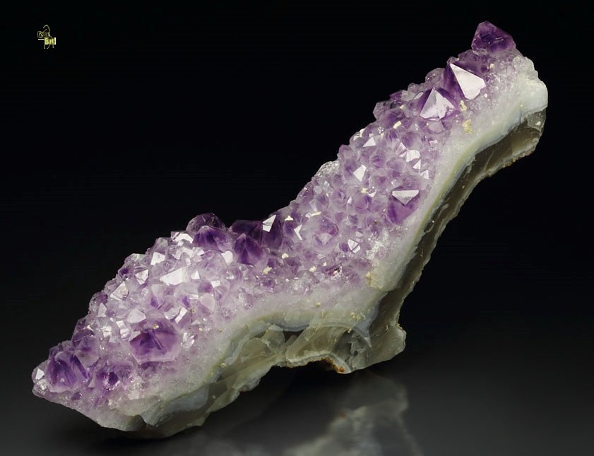 QUARTZ var. AMETHYST with phantoms