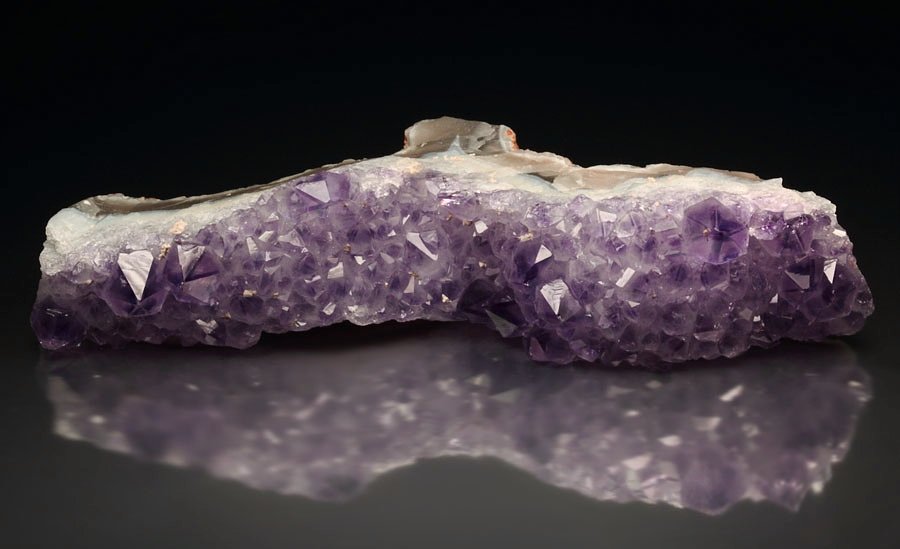 QUARTZ var. AMETHYST with phantoms