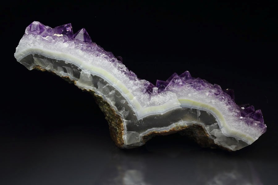 QUARTZ var. AMETHYST with phantoms