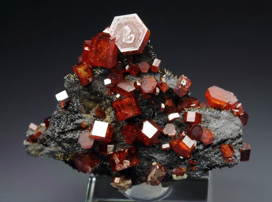 gemmy VANADINITE