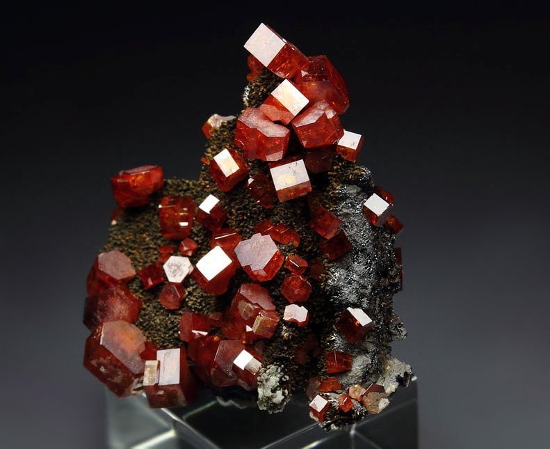 gemmy VANADINITE