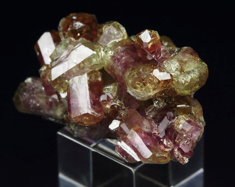 gem bi-terminated VESUVIANITE bi-color