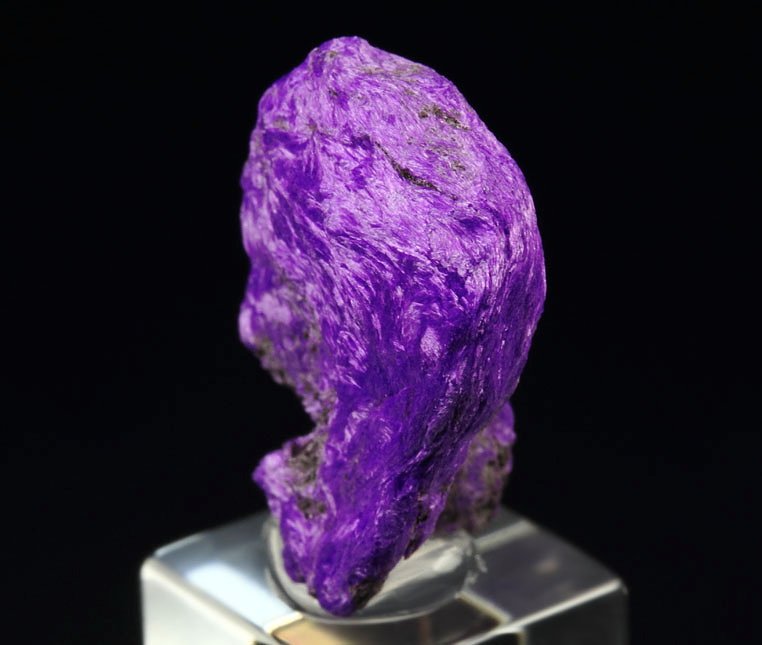 crystallized SUGILITE