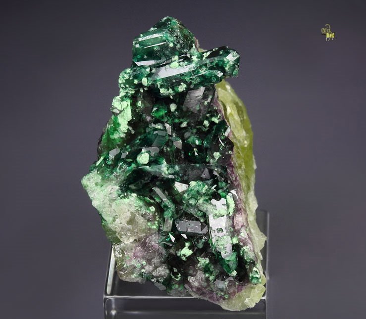 gemmy VESUVIANITE var. CHROMIAN