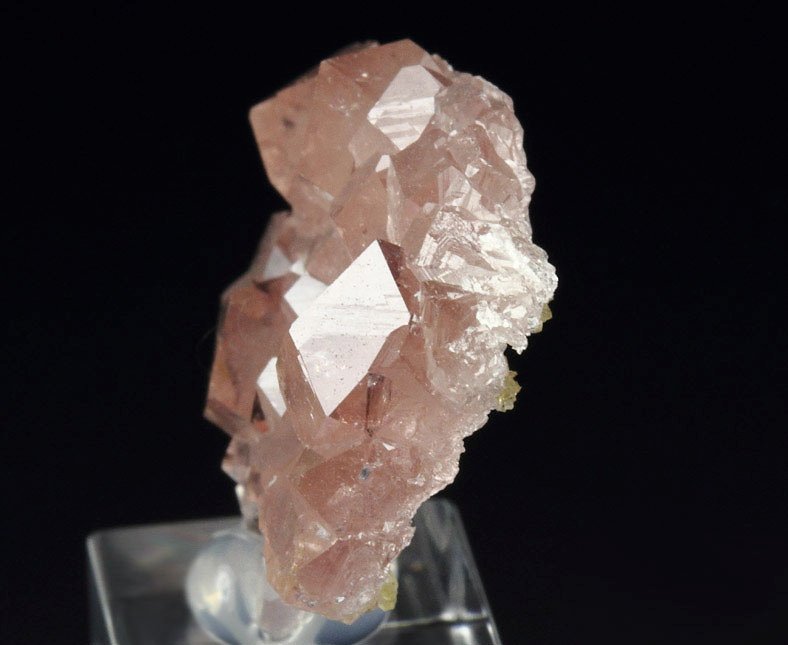 gem pink GARNET var. GROSSULAR