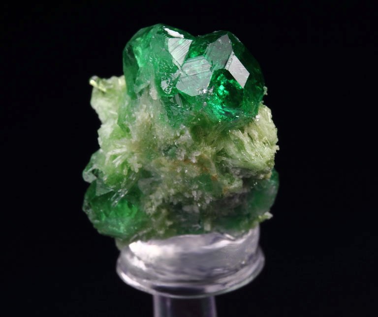 gem GARNET var. GROSSULAR var. CHROMIAN, DIOPSIDE