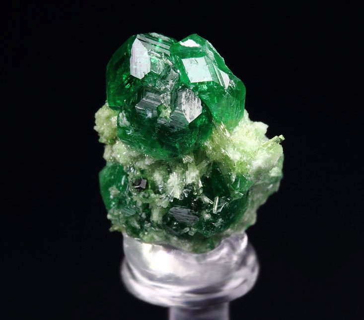 gem GARNET var. GROSSULAR var. CHROMIAN, DIOPSIDE