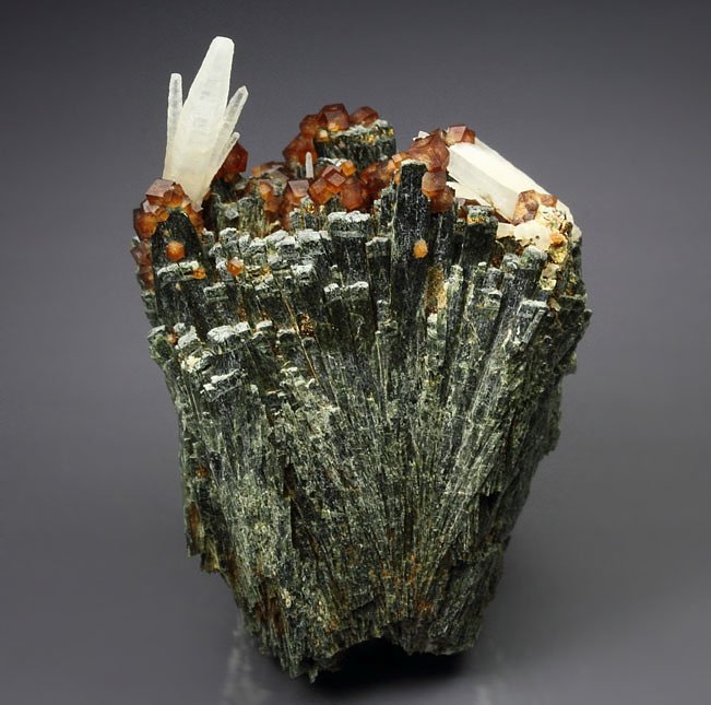 GARNET var. ANDRADITE, QUARTZ, HEDENBERGITE