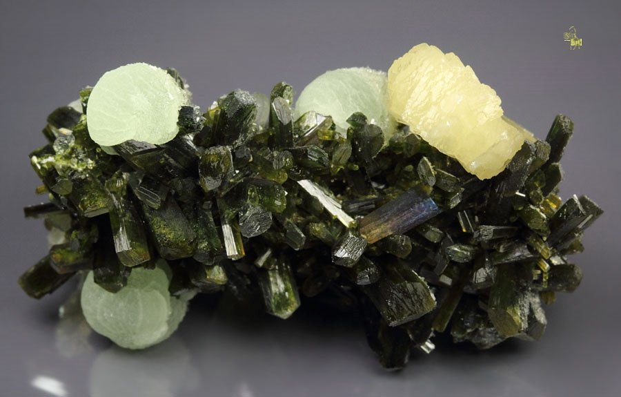 PREHNITE, STILBITE, EPIDOTE - floater