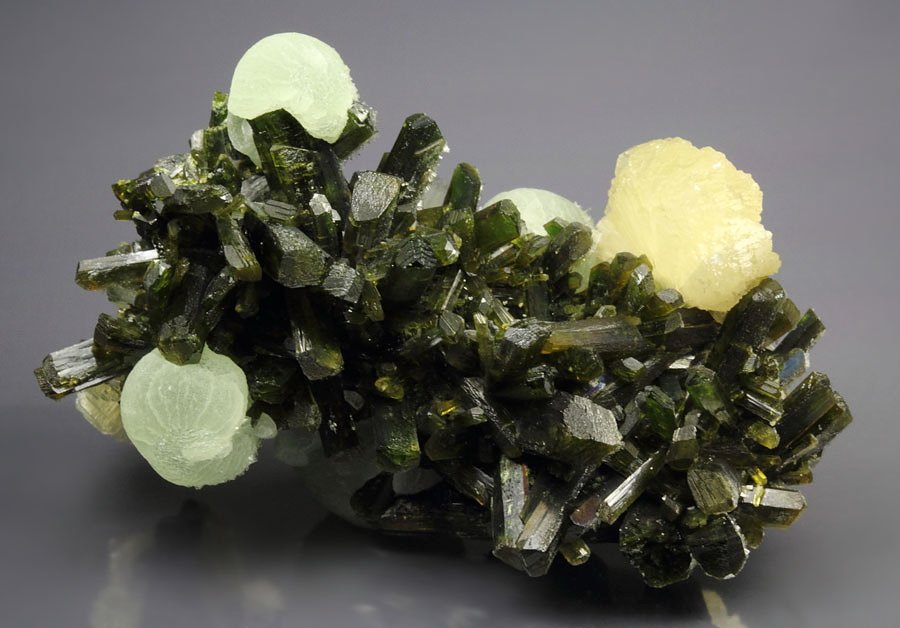 PREHNITE, STILBITE, EPIDOTE - floater