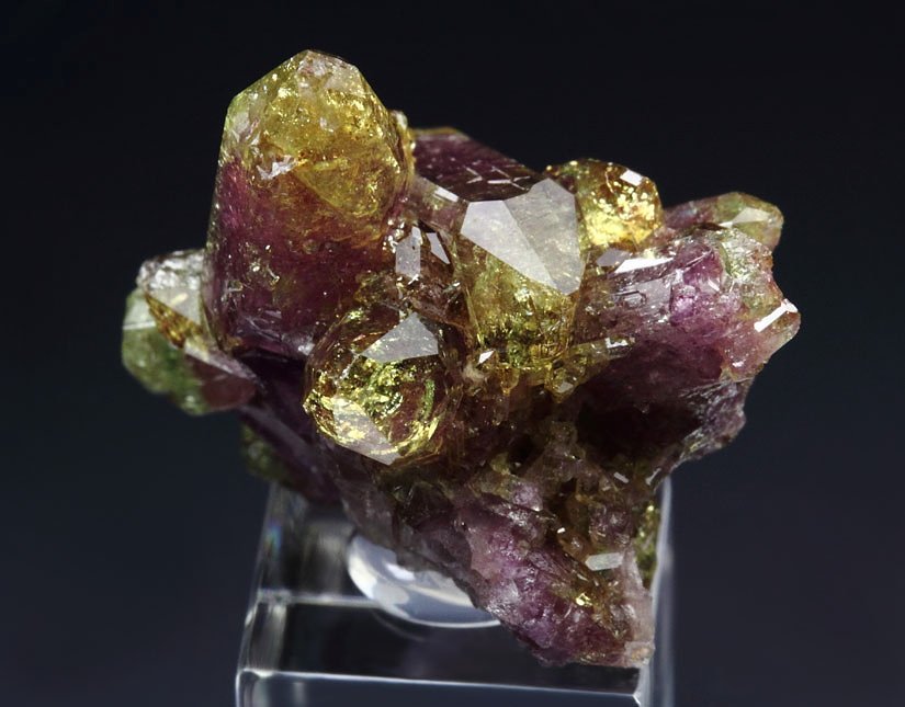 gem bi-terminated VESUVIANITE bi-color