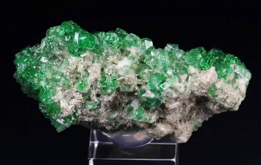 gem GARNET var. GROSSULAR var. CHROMIAN, DIOPSIDE