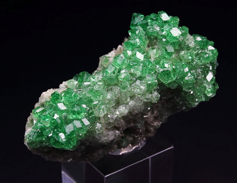 gem GARNET var. GROSSULAR var. CHROMIAN, DIOPSIDE