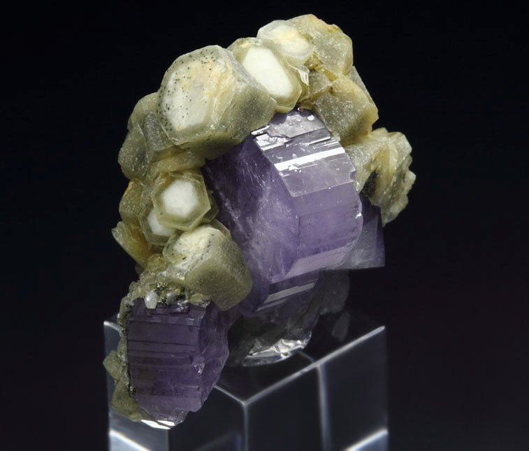 gemmy purple FLUORAPATITE, SIDERITE