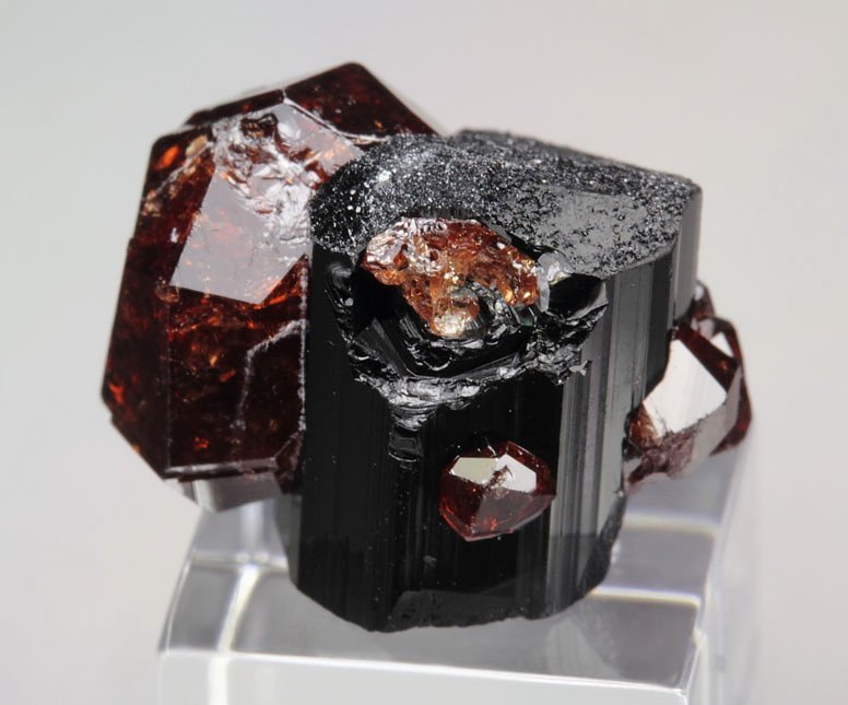 gem GARNET var. SPESSARTINE, TOURMALINE var. SCHORL