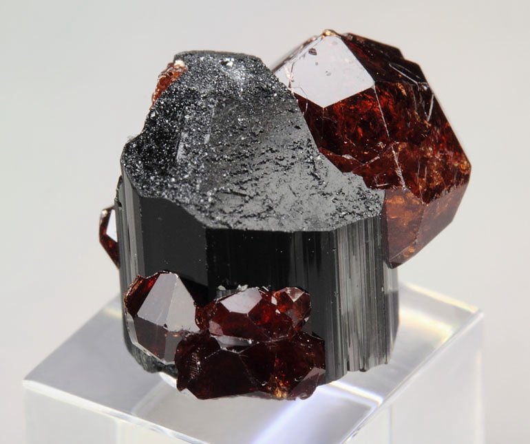 gem GARNET var. SPESSARTINE, TOURMALINE var. SCHORL