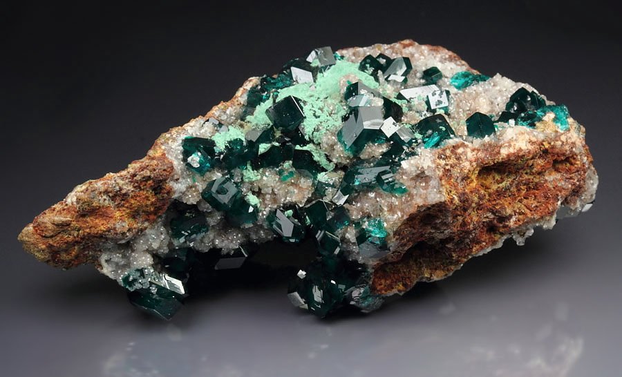 gem DIOPTASE, CALCITE, MALACHITE