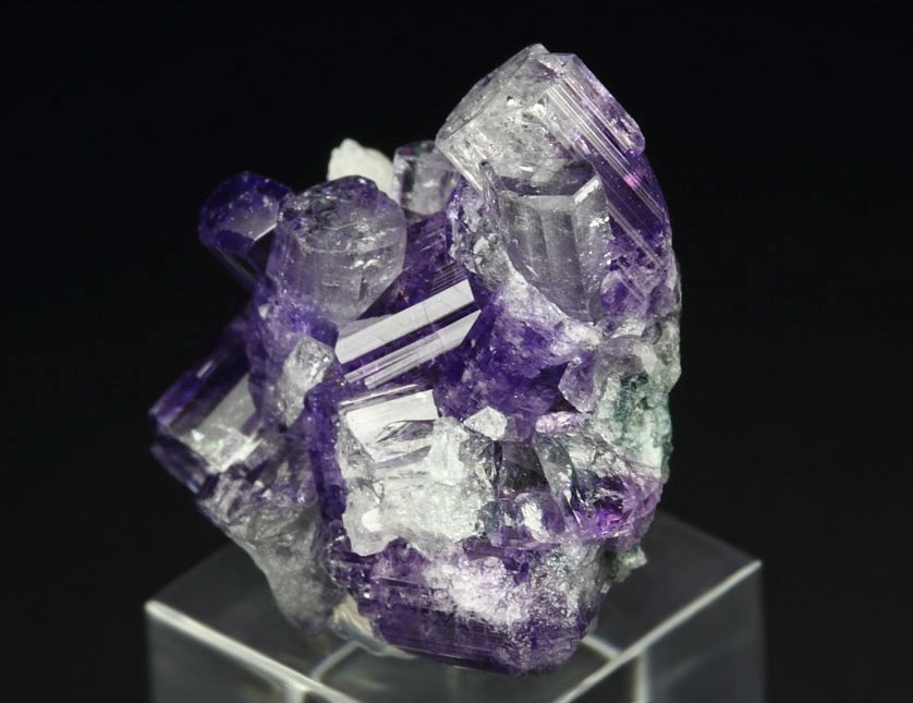 gem FLUORAPATITE, ALBITE