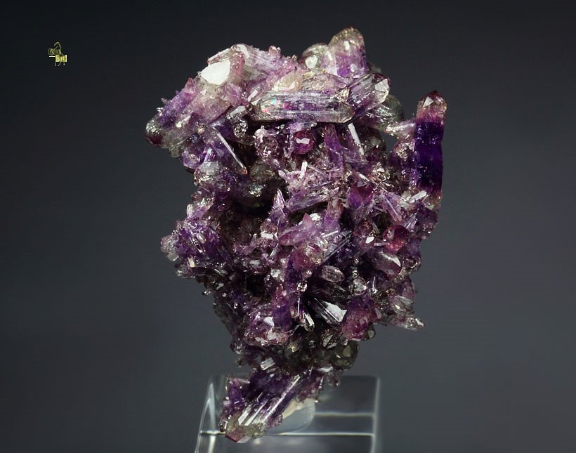 bi-terminated VESUVIANITE var. MANGANOAN - floater