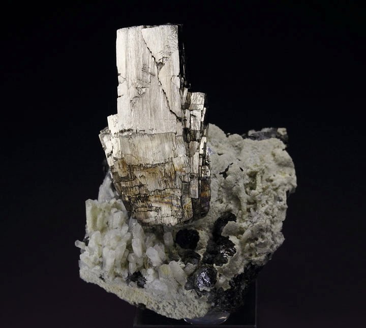 PYRRHOTITE, SPHALERITE, QUARTZ