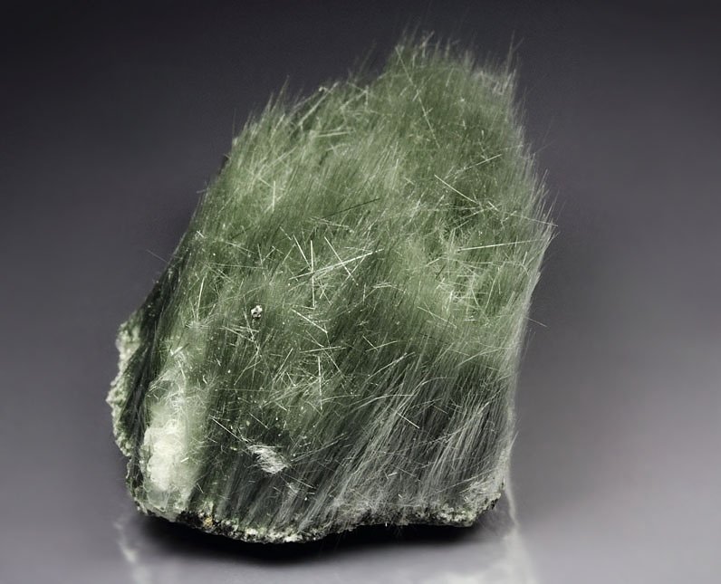 AMPHIBOLE GROUP var. BYSSOLITE