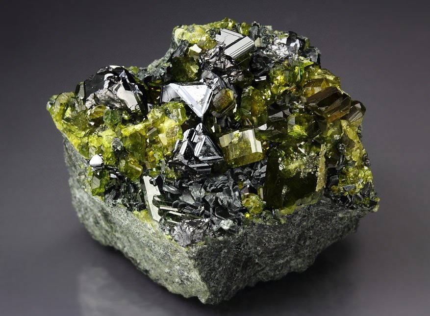 MAGNETITE, gem EPIDOTE, DIOPSIDE