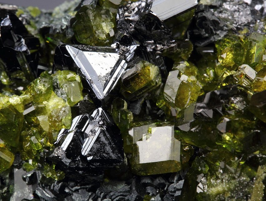 MAGNETITE, gem EPIDOTE, DIOPSIDE