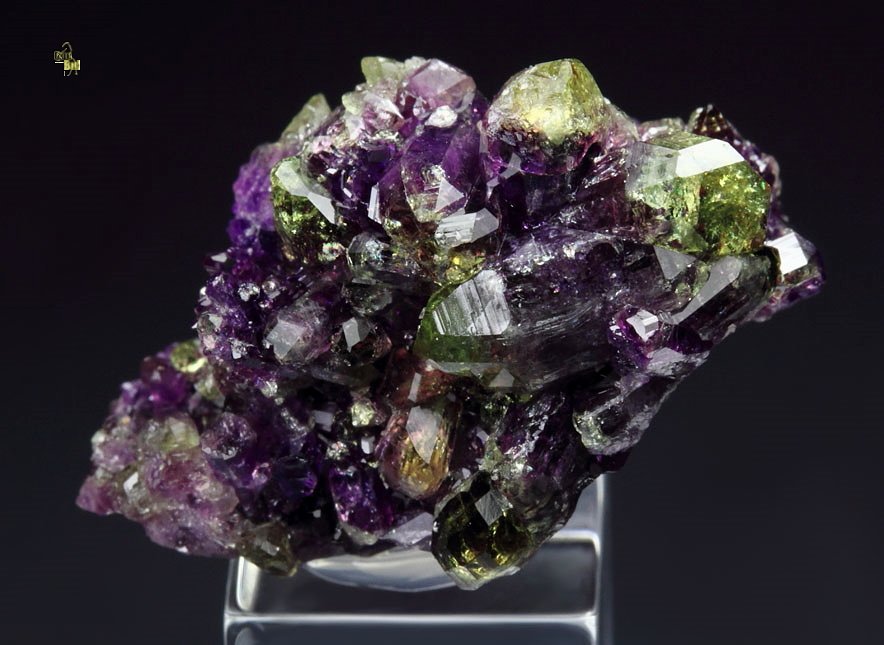 gem VESUVIANITE var. MANGANOAN 