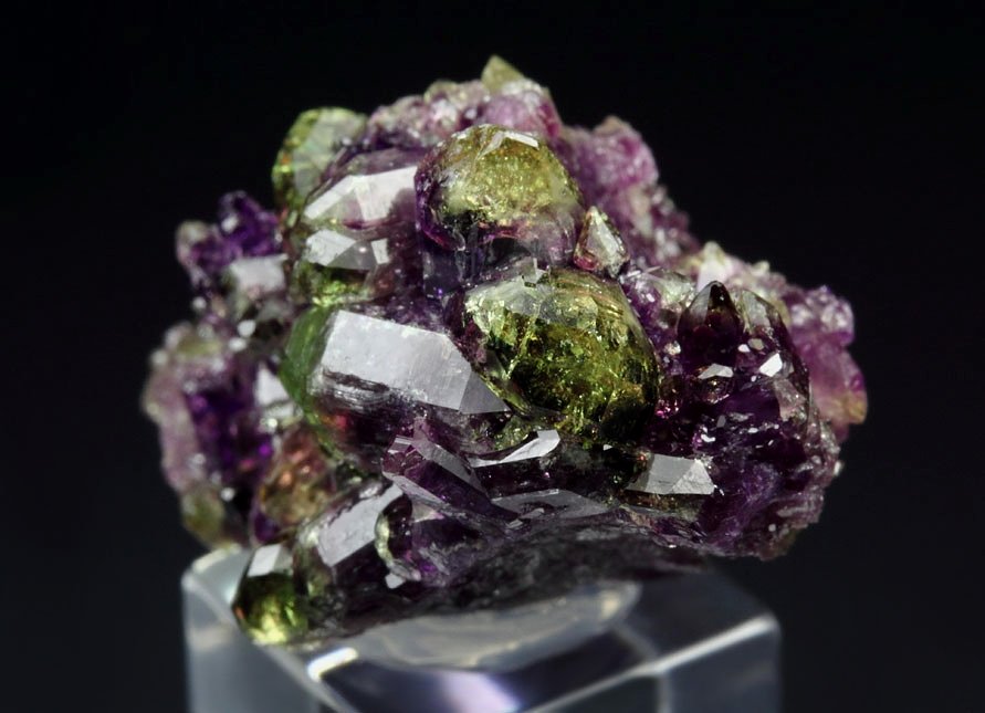 gem VESUVIANITE var. MANGANOAN 