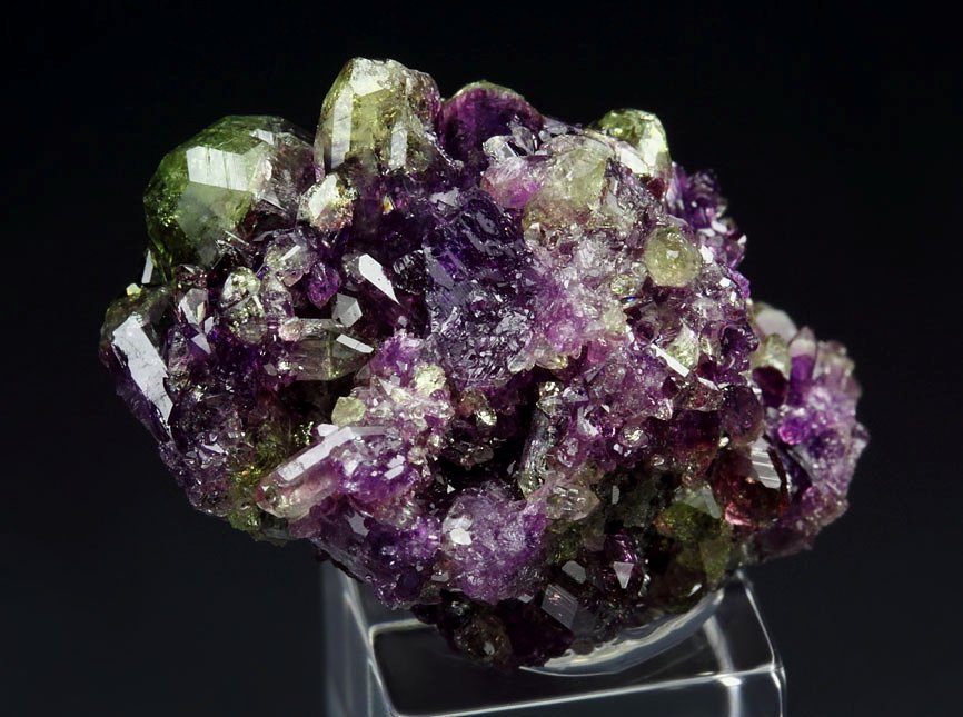 gem VESUVIANITE var. MANGANOAN 