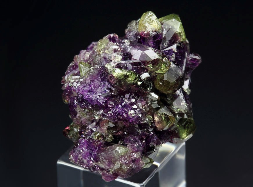 gem VESUVIANITE var. MANGANOAN 