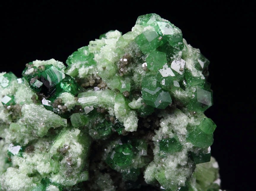 gem GARNET var. GROSSULAR var. CHROMIAN, DIOPSIDE, CHROMITE