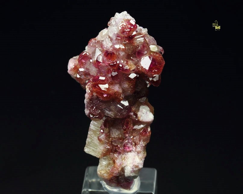 gemmy VESUVIANITE with RASPBERRY CAPS 